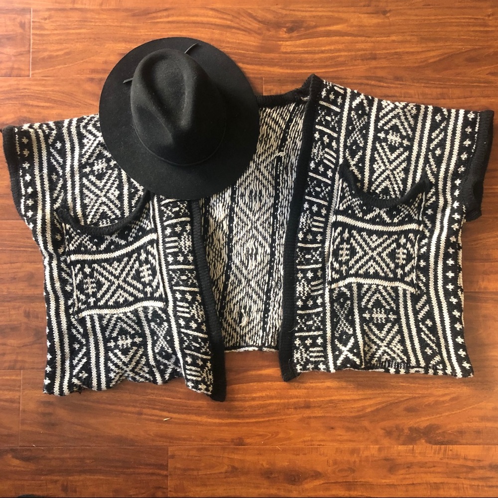 Brandy Melville thick knit sweater with pockets